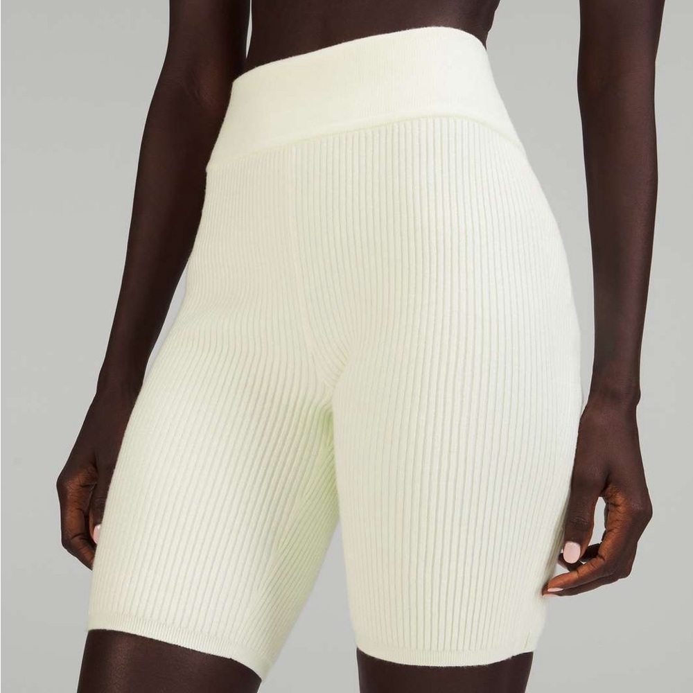 Lululemon Ribbed Knit High-Rise Short 8" - Lemon Sorbet Bike Shorts